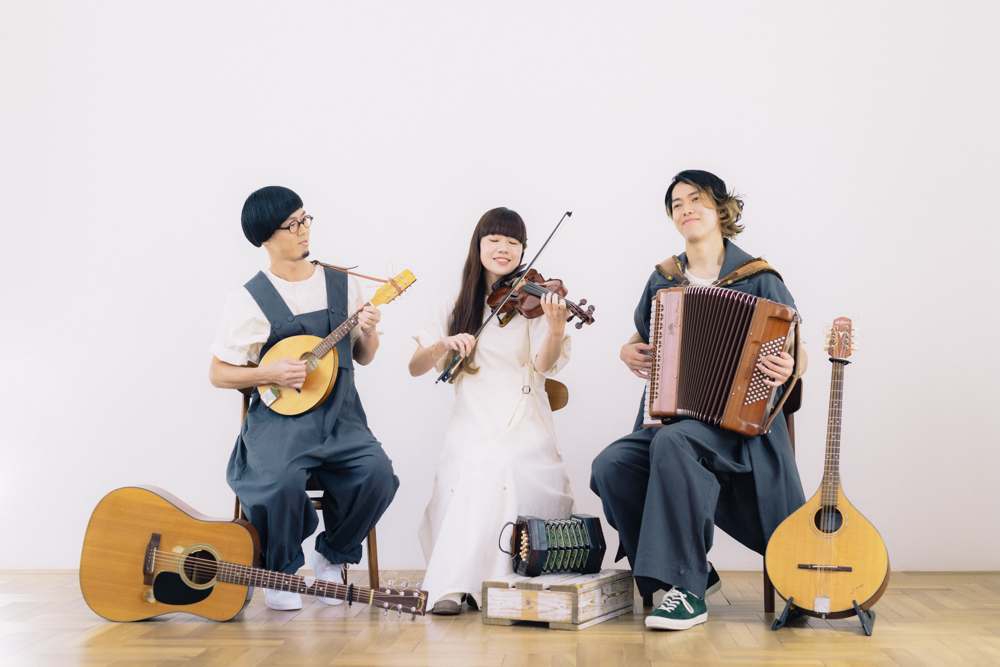 tricolor, a Japanese Irish-traditional music trio